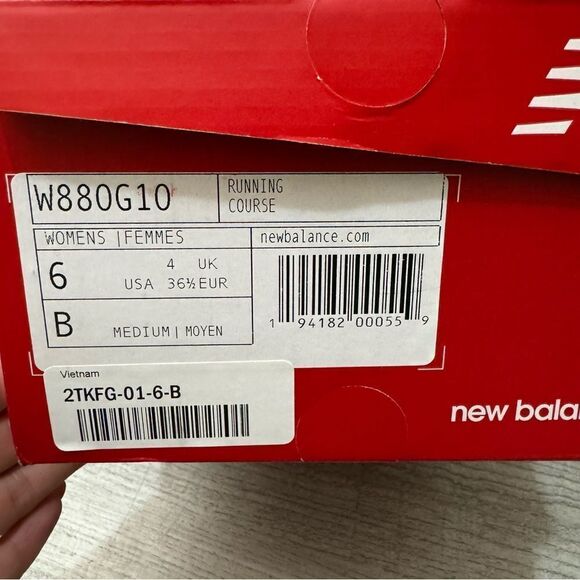 NEW WITH BOX New Balance W880G10 size 6 - Picture 4 of 8